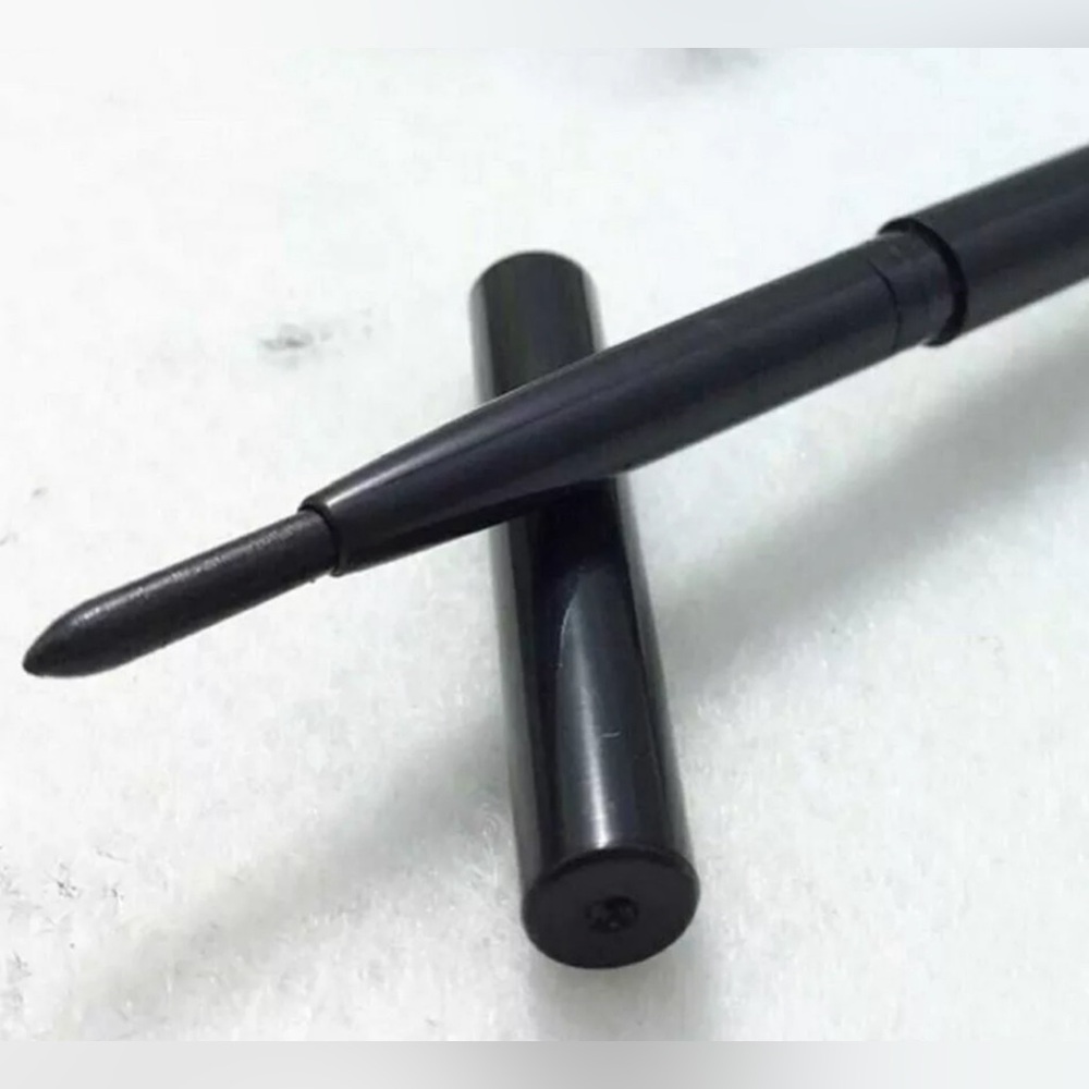 MAC Retractable Waterproof Eyeliner Pencil w / Vitamin A & E - BUY 1 GET 1 FREE! - Picture 4 of 5